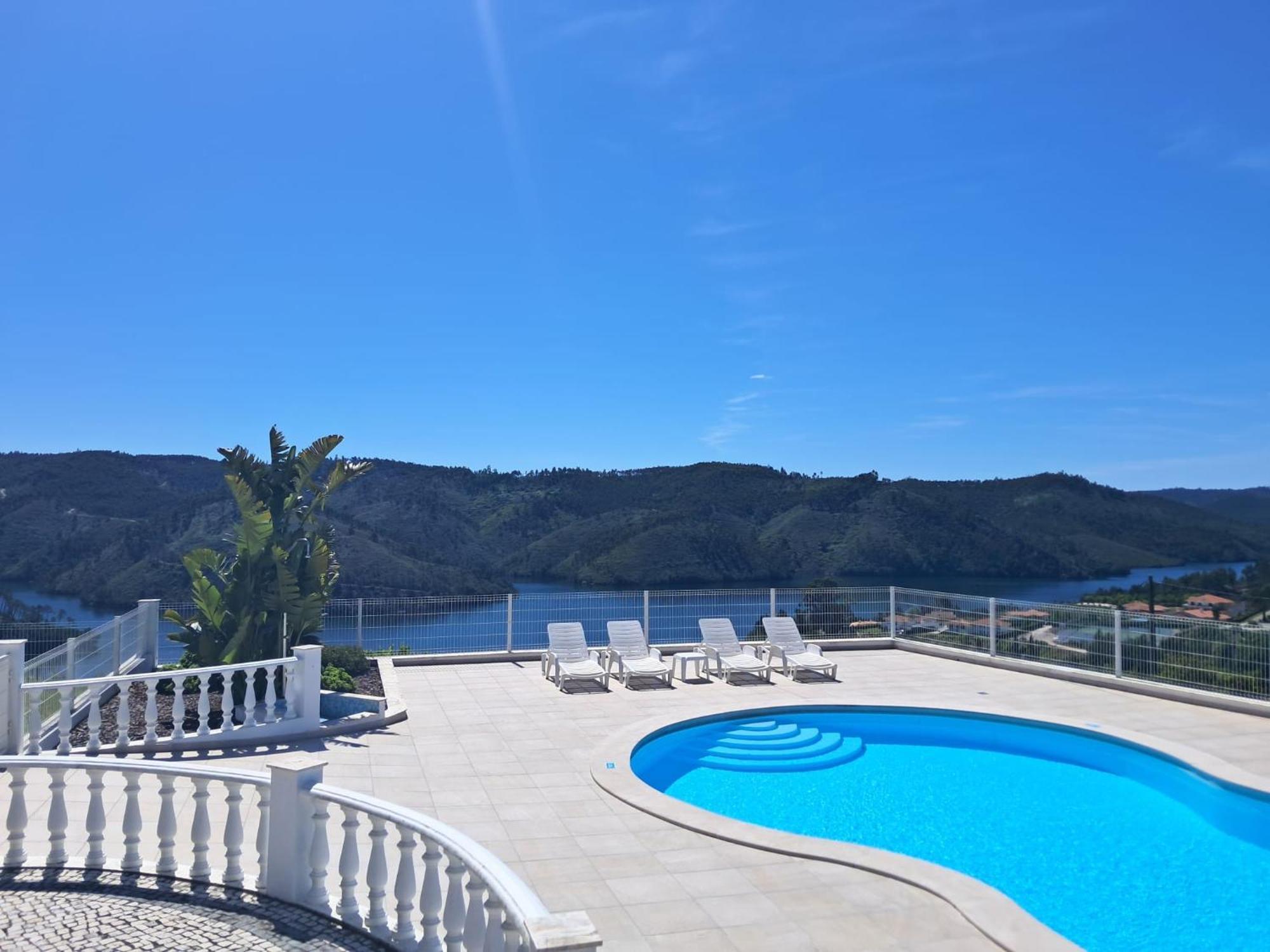 Lago Azul Villas Ferreira do Zezere Exterior photo